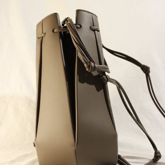 Von Holzhausen - The Large Bucket Backpack - Stone - Vegan Leather (Multi-functi - Picture 5 of 8